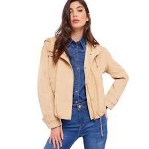 Max lightweight nwt size medium jacket tan